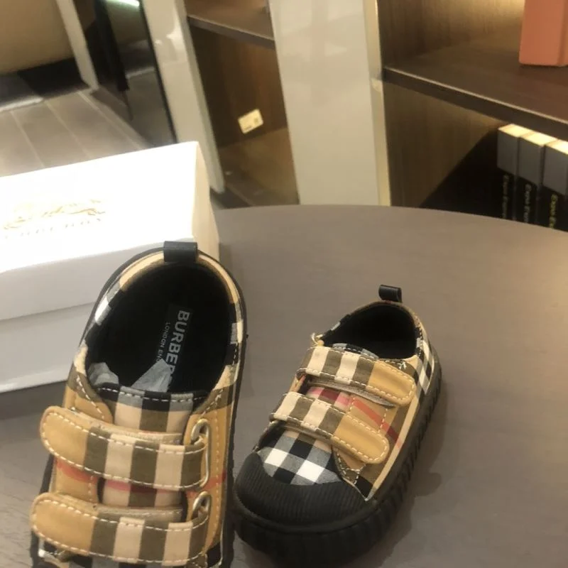 Practical BURBERRY SHOES 29909