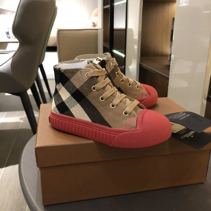 Sophisticated BURBERRY SHOES 29900