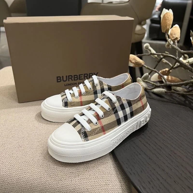 BURBERRY SHOES Sophisticated 29896