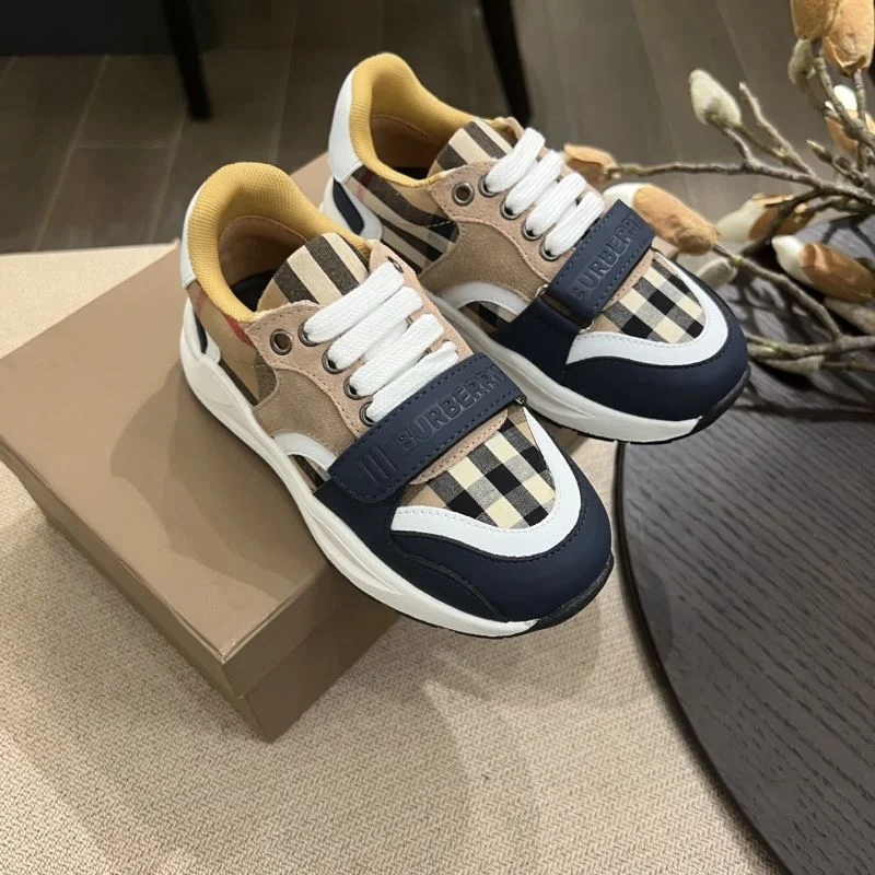 Trendsetting BURBERRY SHOES 29892