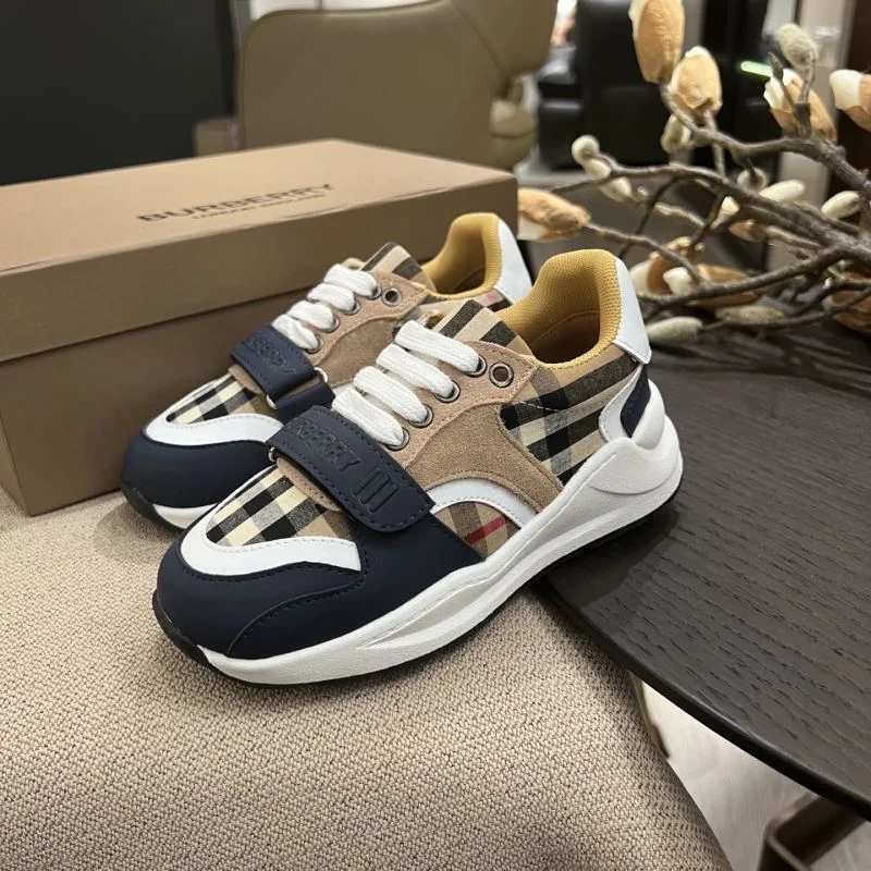 Trendsetting BURBERRY SHOES 29892