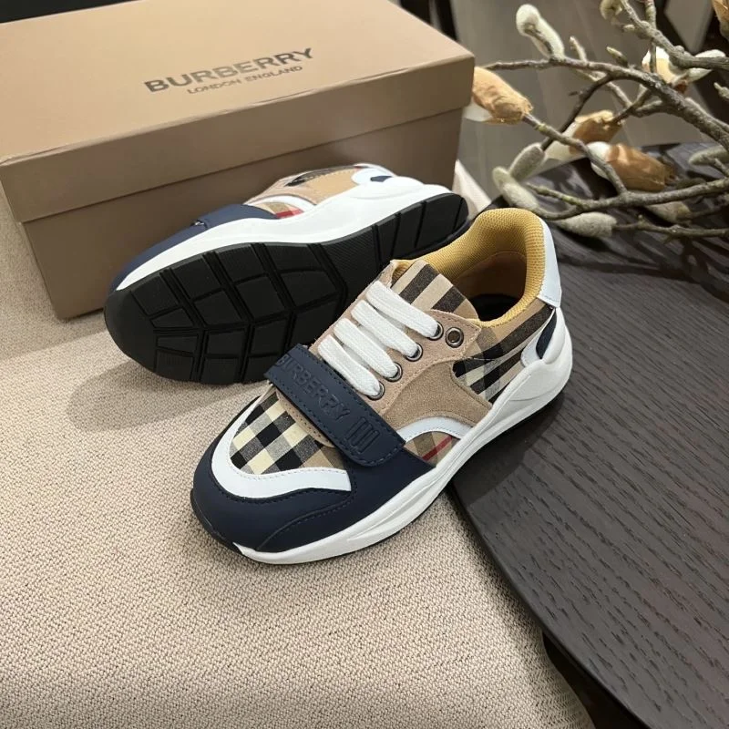 Trendsetting BURBERRY SHOES 29892