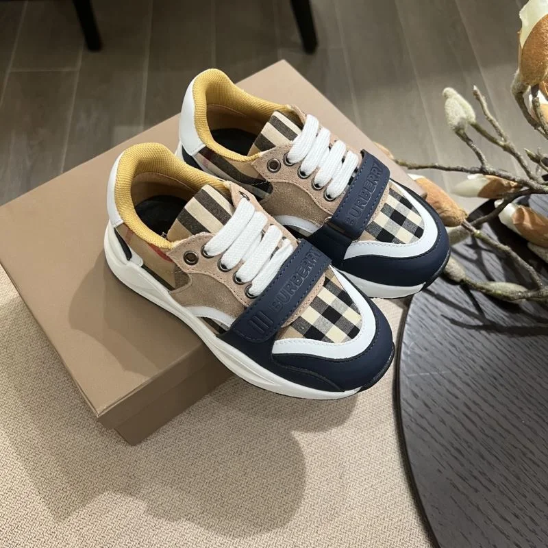 Trendsetting BURBERRY SHOES 29892