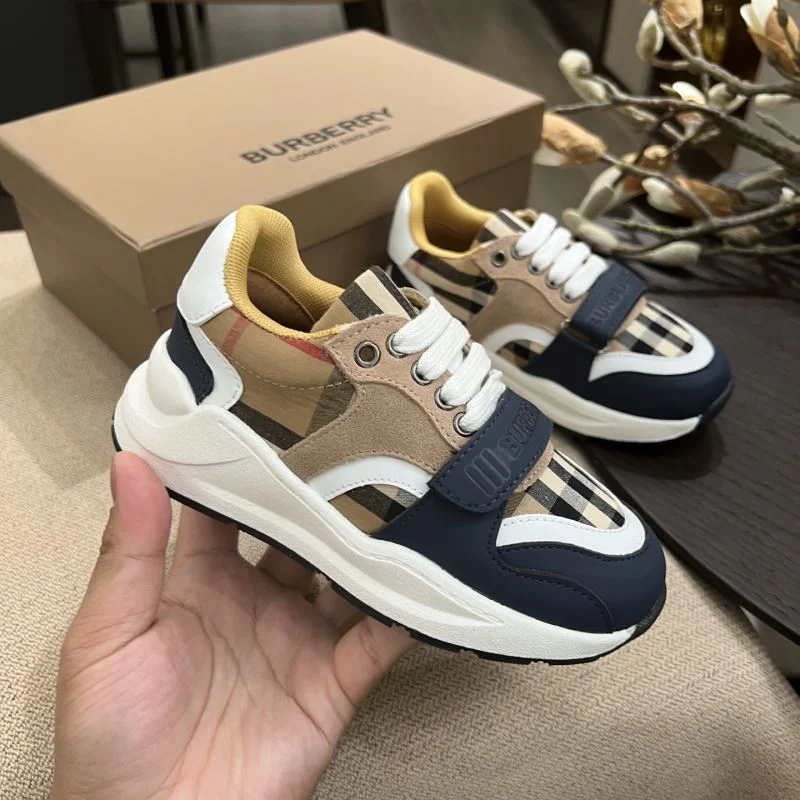 Trendsetting BURBERRY SHOES 29892