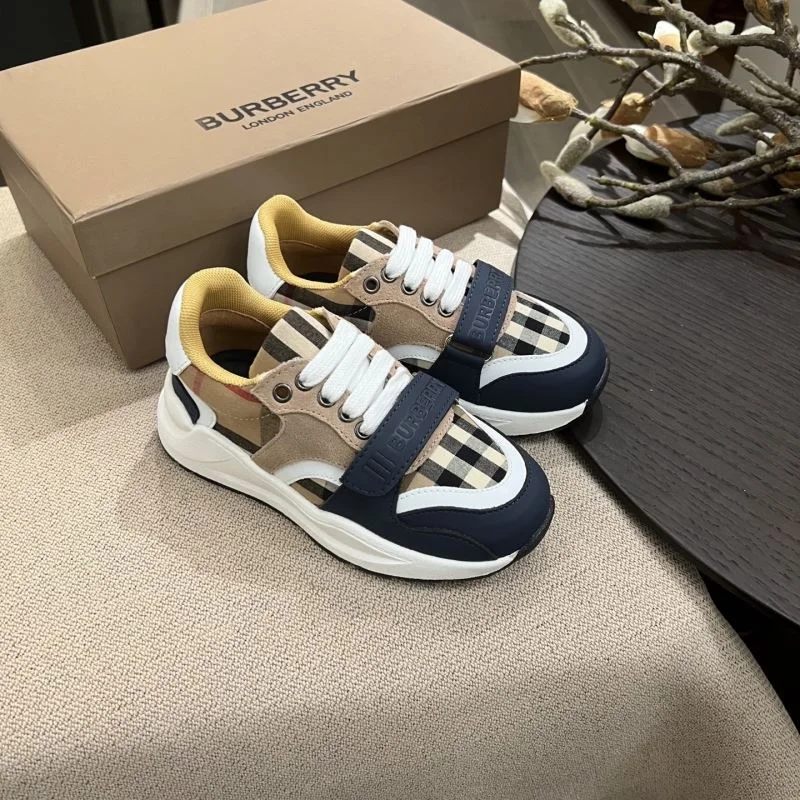 Trendsetting BURBERRY SHOES 29892