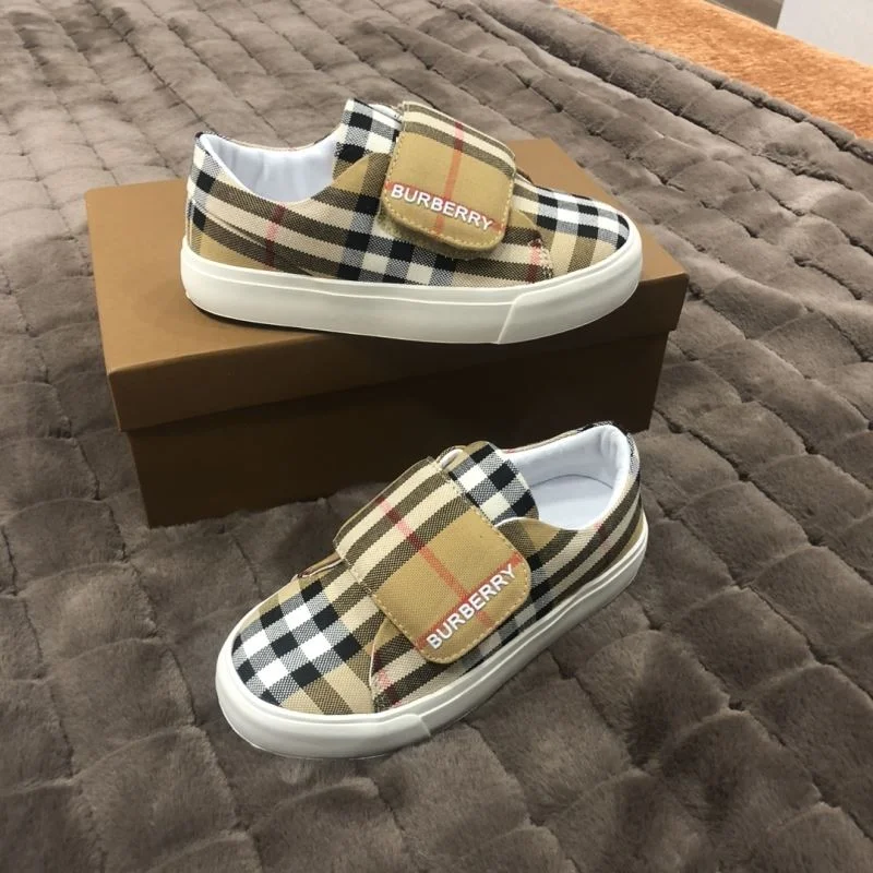Practical BURBERRY SHOES 29860