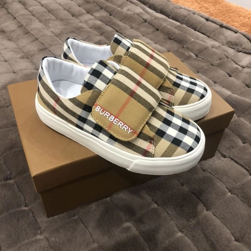 Practical BURBERRY SHOES 29860