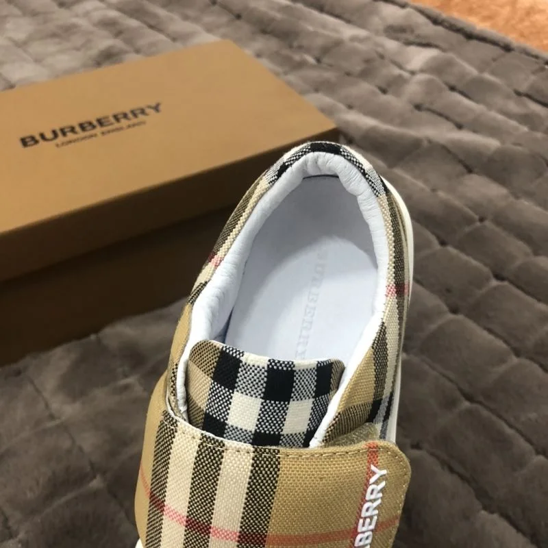Practical BURBERRY SHOES 29860