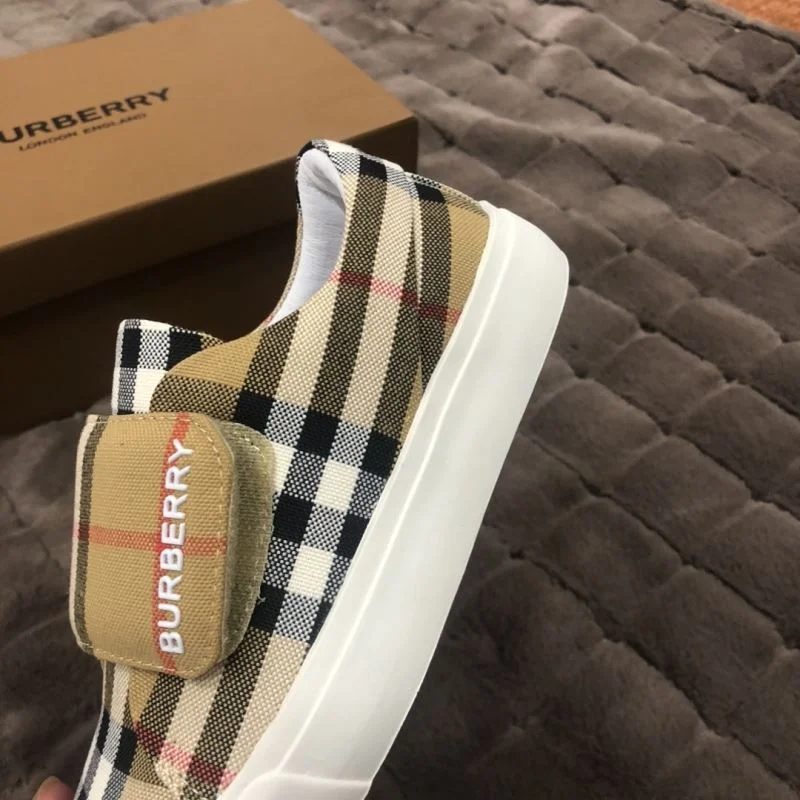 Practical BURBERRY SHOES 29860