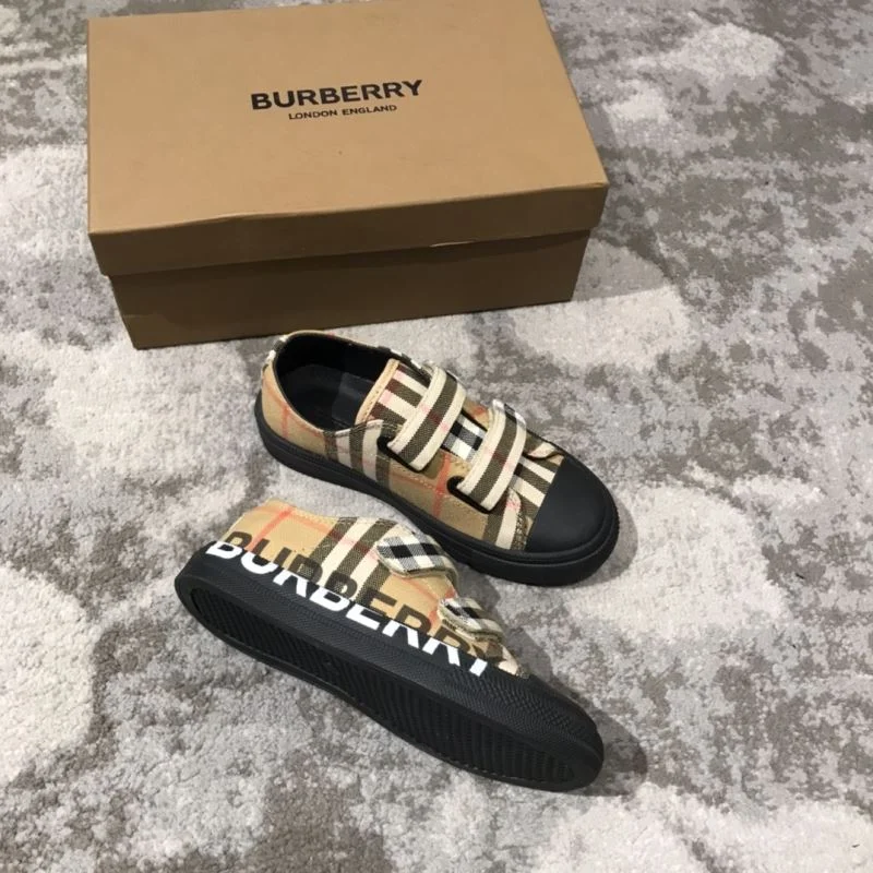 Fashionable BURBERRY SHOES 30301