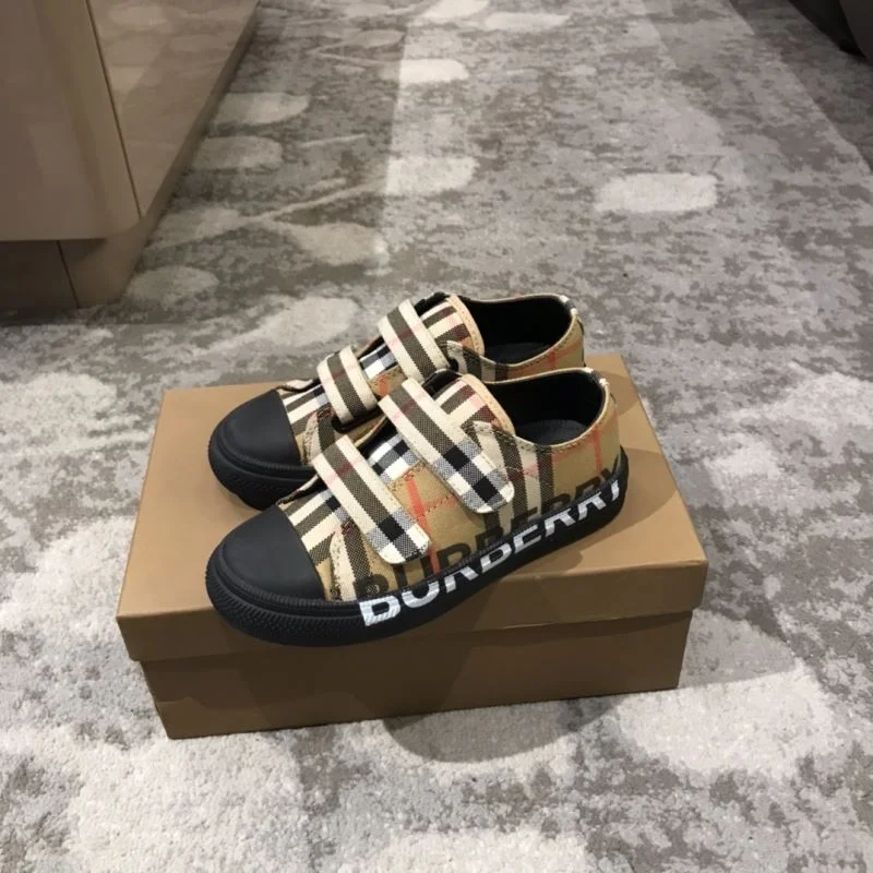Fashionable BURBERRY SHOES 30301