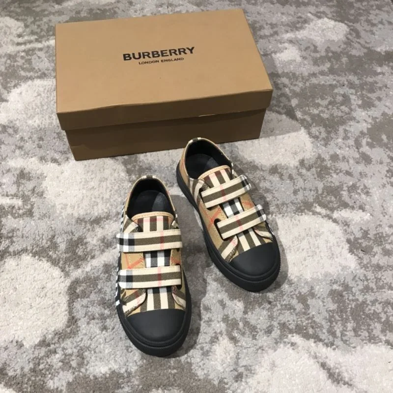 Fashionable BURBERRY SHOES 30301