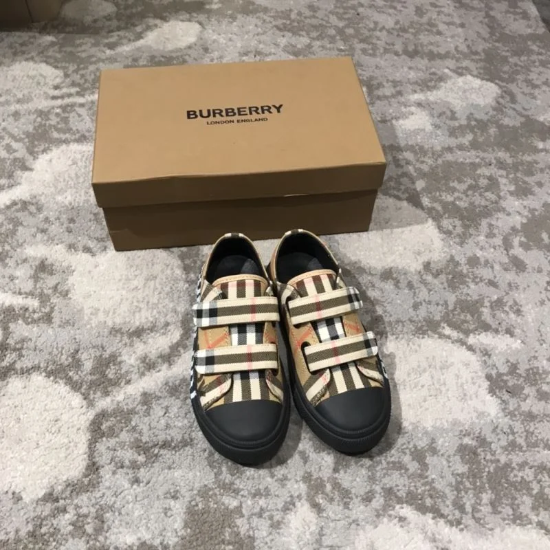 Fashionable BURBERRY SHOES 30301