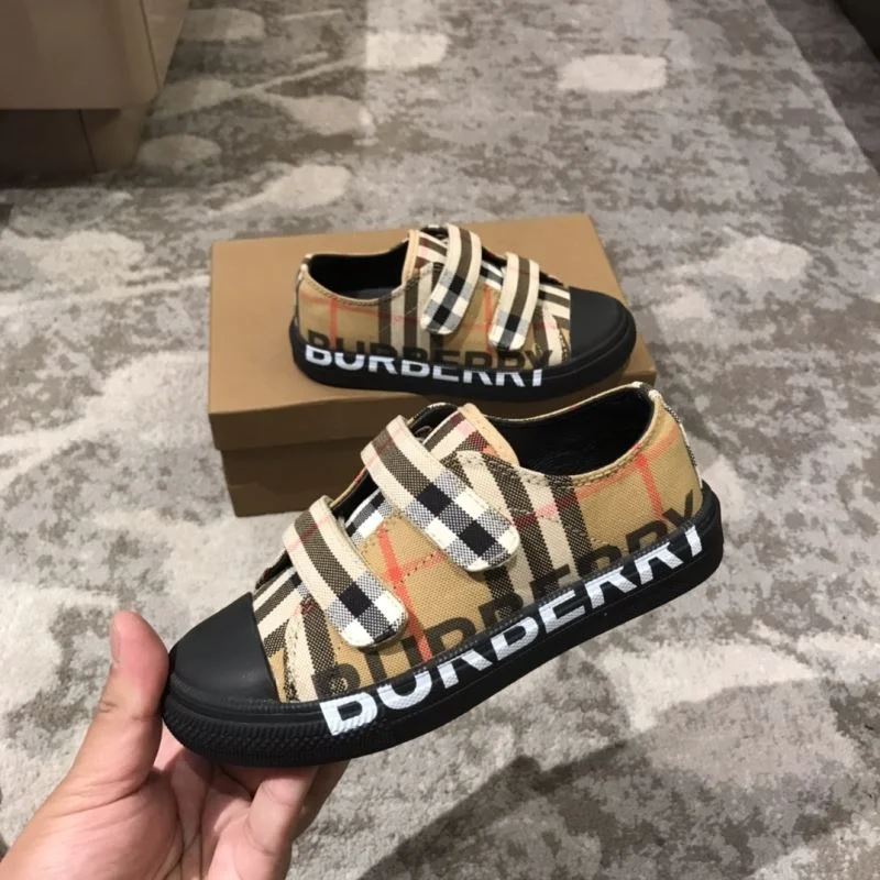 Fashionable BURBERRY SHOES 30301