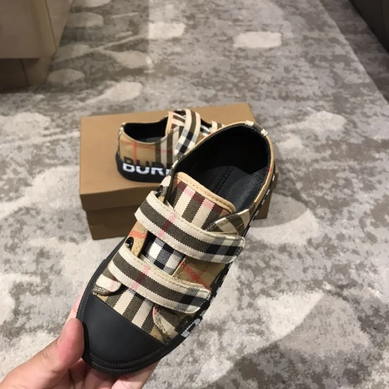 Fashionable BURBERRY SHOES 30301