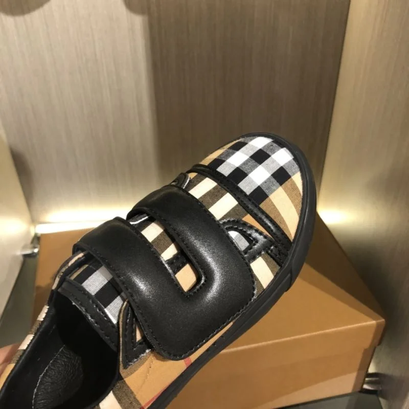 Modern BURBERRY SHOES 30279
