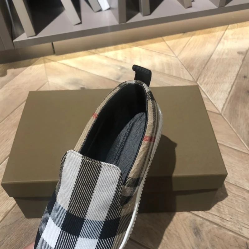 Seasonal BURBERRY SHOES 30293
