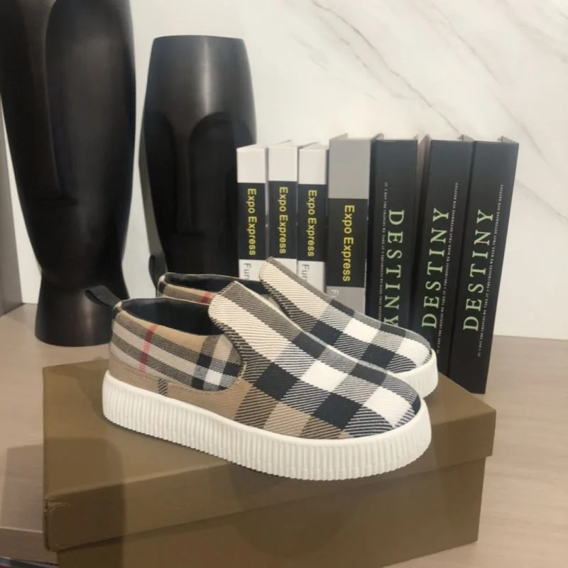 Seasonal BURBERRY SHOES 30293