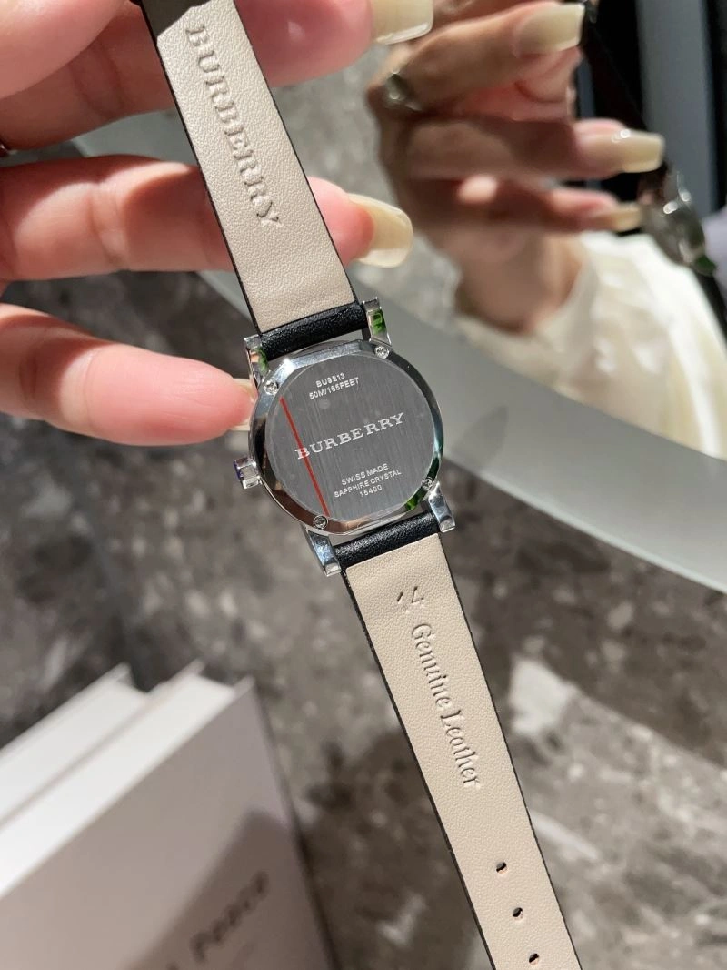 BURBERRY Watches Chic 178151