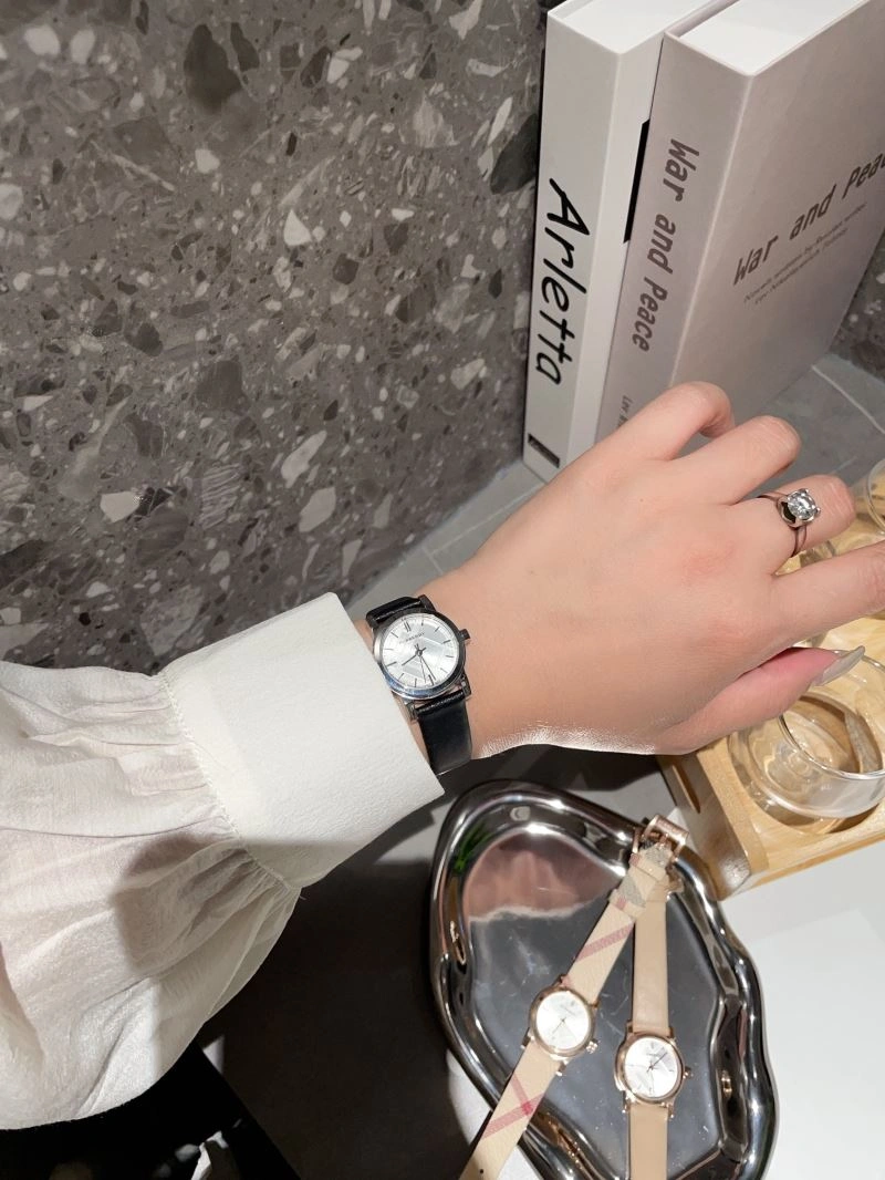BURBERRY Watches Chic 178151