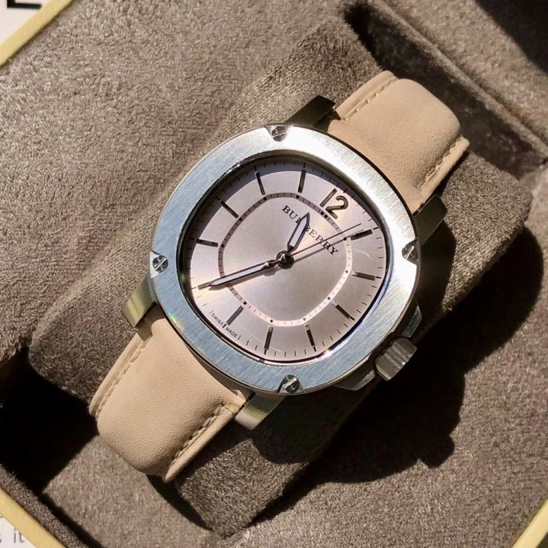 Refined BURBERRY Watches 178130