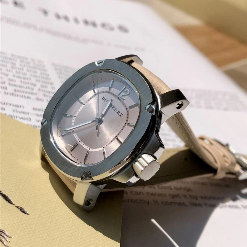 Refined BURBERRY Watches 178130