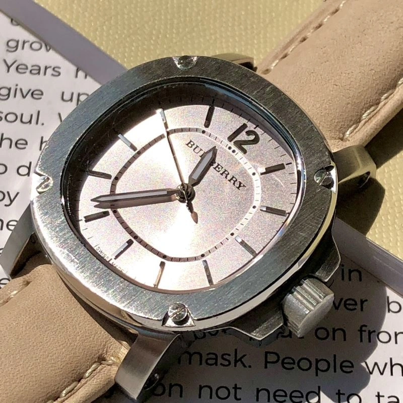 Refined BURBERRY Watches 178130