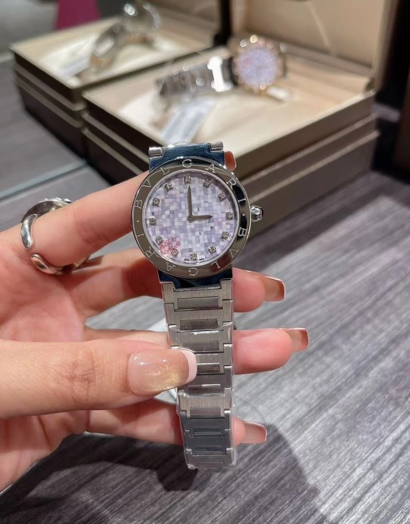 Vibrant BVLGARI Watches 178250