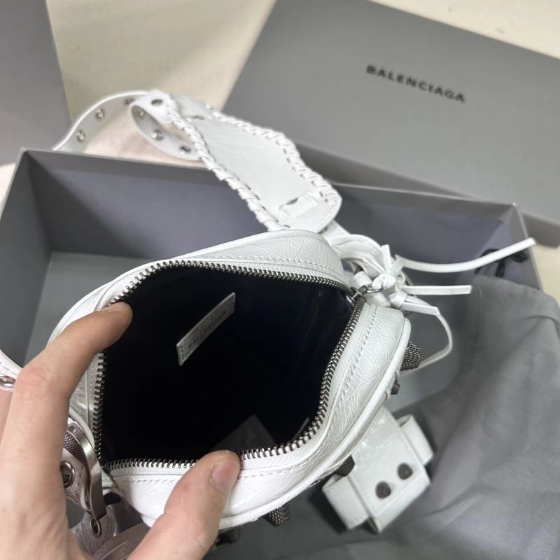 FreshLook Balencia Le Cagole Vintage Motorcycle Phone Bag - White Crossbody Bag 78831