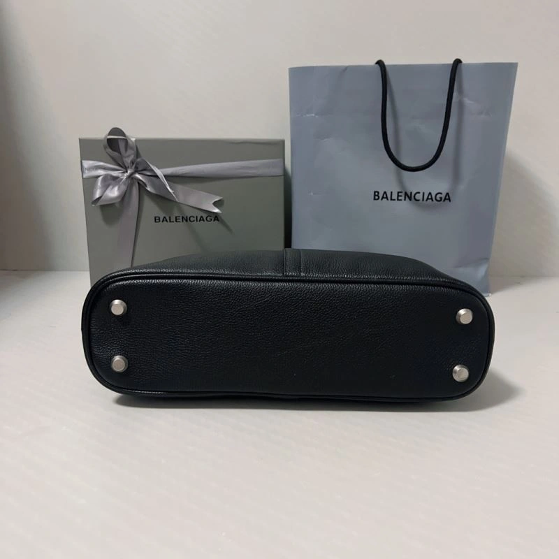 GoodFit Balenciaga 2024 Locker Hobo Bag with Oversized Lock Decoration 70059