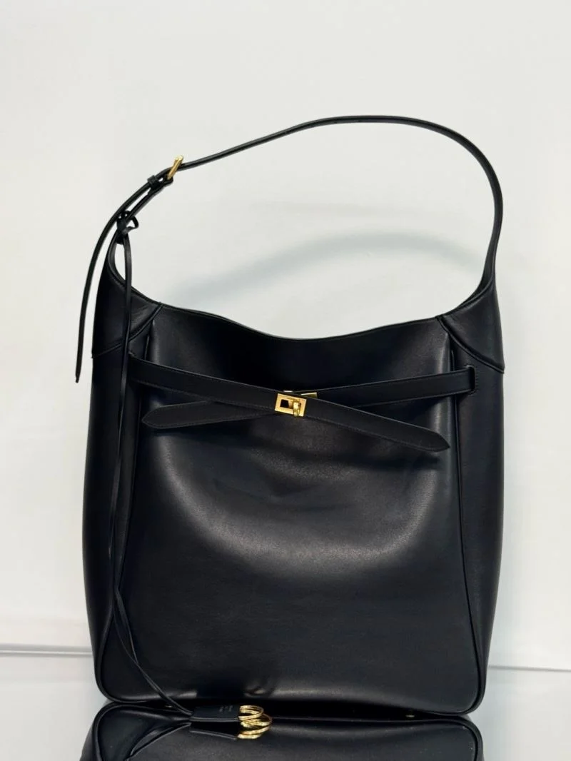 TechFriendly Balenciaga 2024 Winter Collection Urban Elegance Bucket Bag 38256