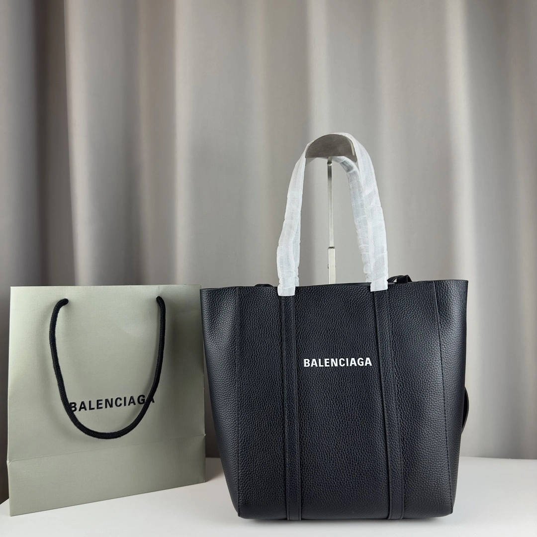 Trendsetting Balenciaga 380  Italian Calfskin Everyday Tote Bag 60901