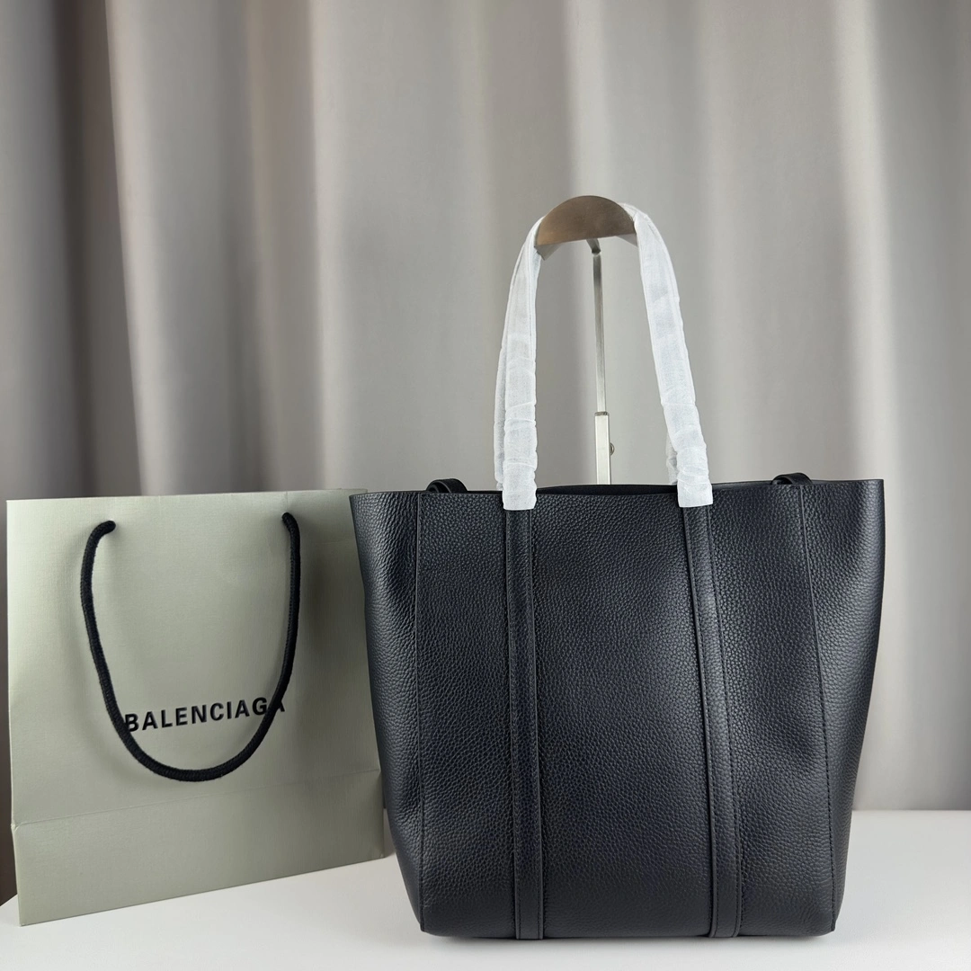Trendsetting Balenciaga 380  Italian Calfskin Everyday Tote Bag 60901