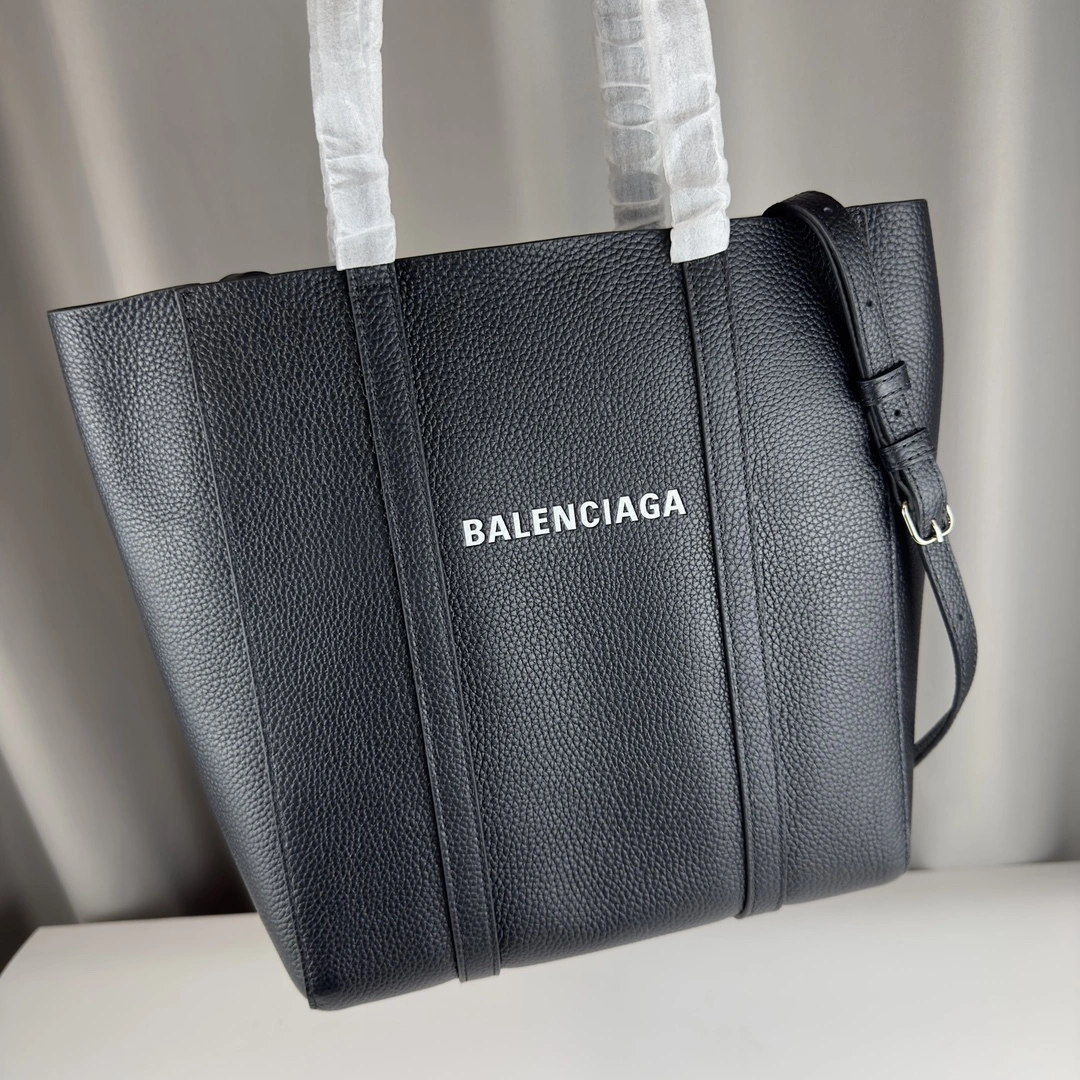Trendsetting Balenciaga 380  Italian Calfskin Everyday Tote Bag 60901
