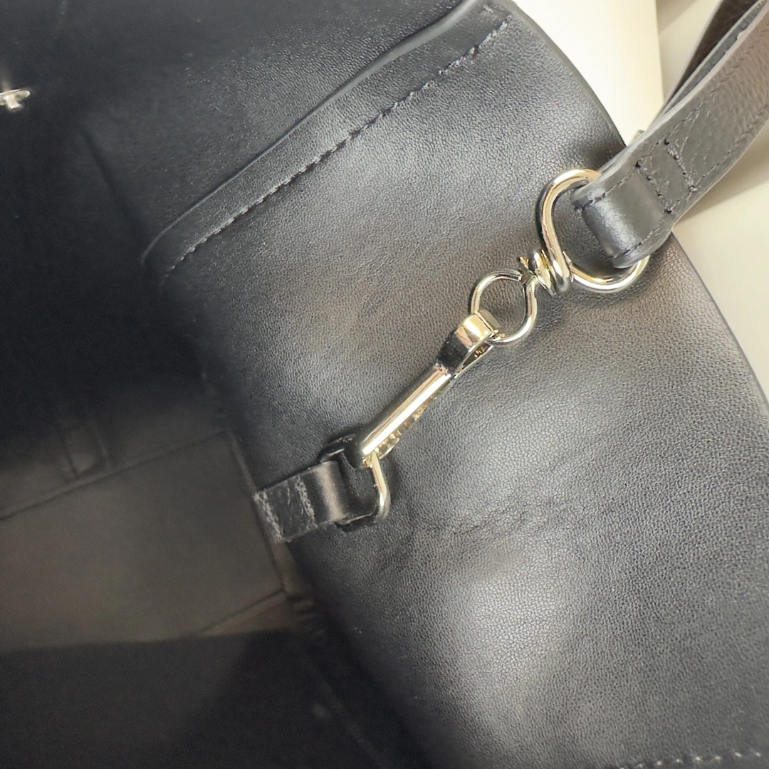 Trendsetting Balenciaga 380  Italian Calfskin Everyday Tote Bag 60901