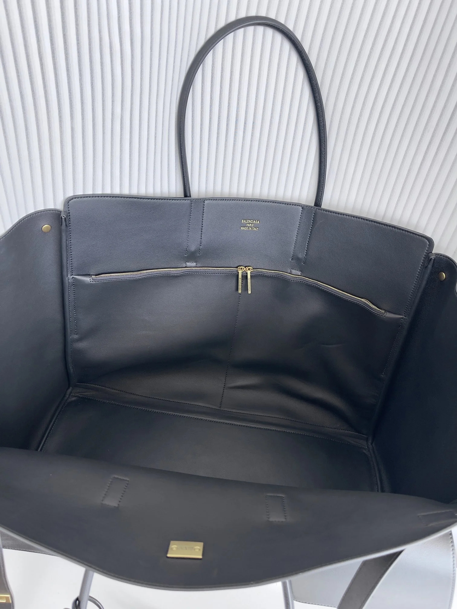 Balenciaga Air Large Handbag - 51.8x61.9x23.8 cm C Reliable 60882