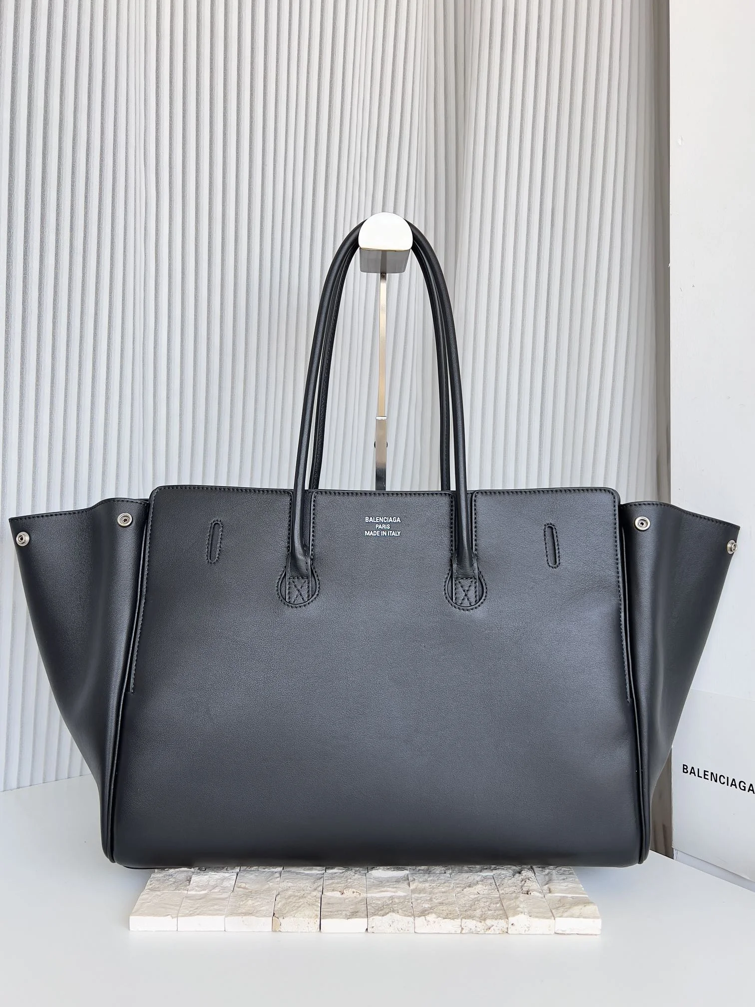 Balenciaga Air Messenger Bag - Size 35.9x28.9x16 cm C Casual 60879
