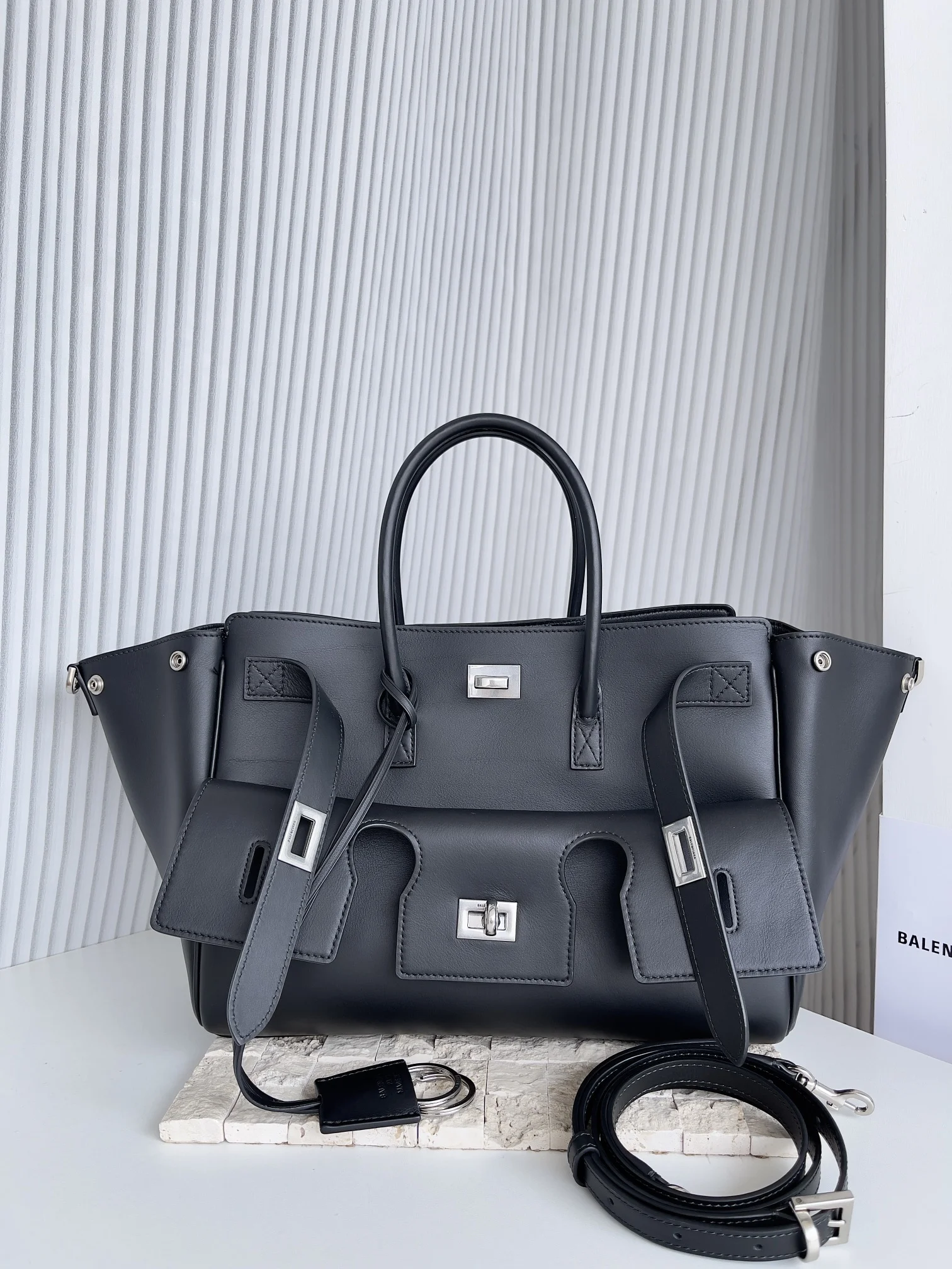 Sustainable Balenciaga Air Trumpet Bag - 30x20.5x12 cm  Design 60867