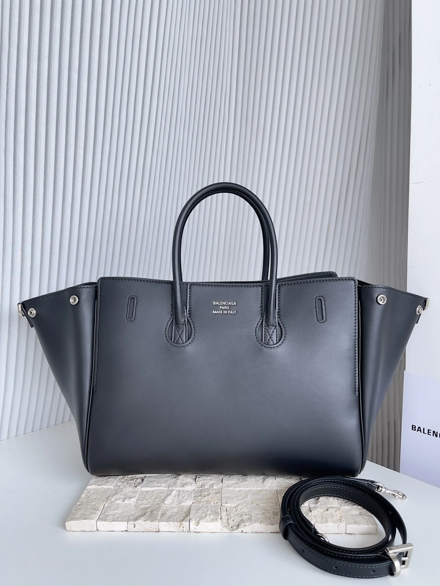 Sustainable Balenciaga Air Trumpet Bag - 30x20.5x12 cm  Design 60867