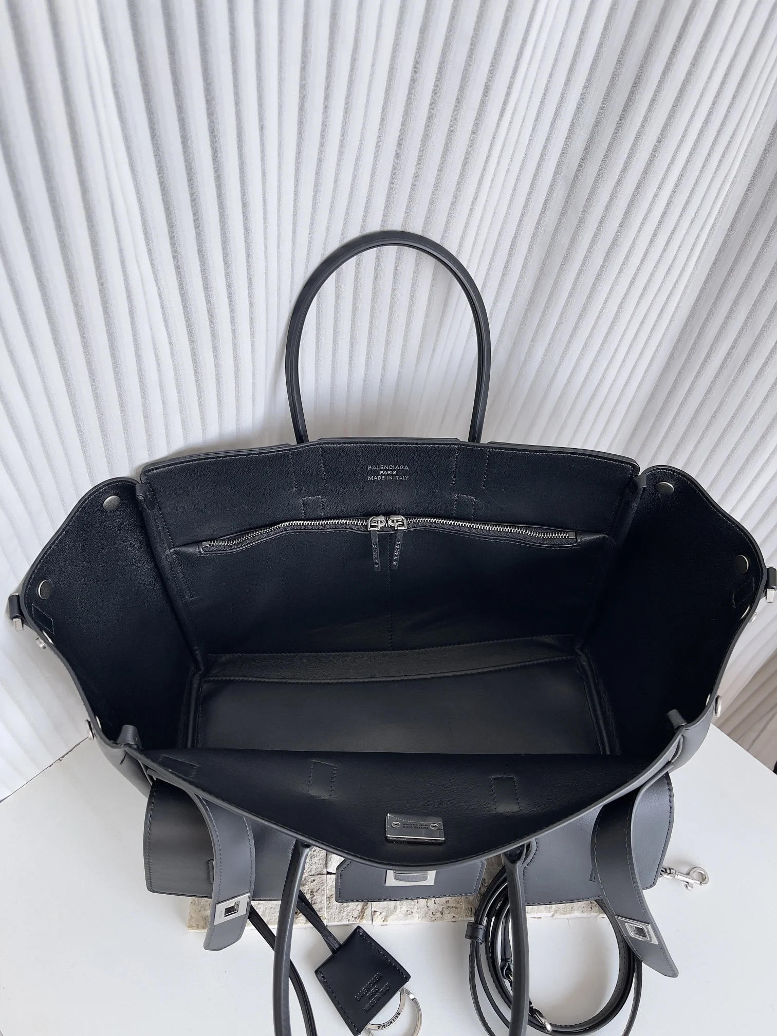 Sustainable Balenciaga Air Trumpet Bag - 30x20.5x12 cm  Design 60867