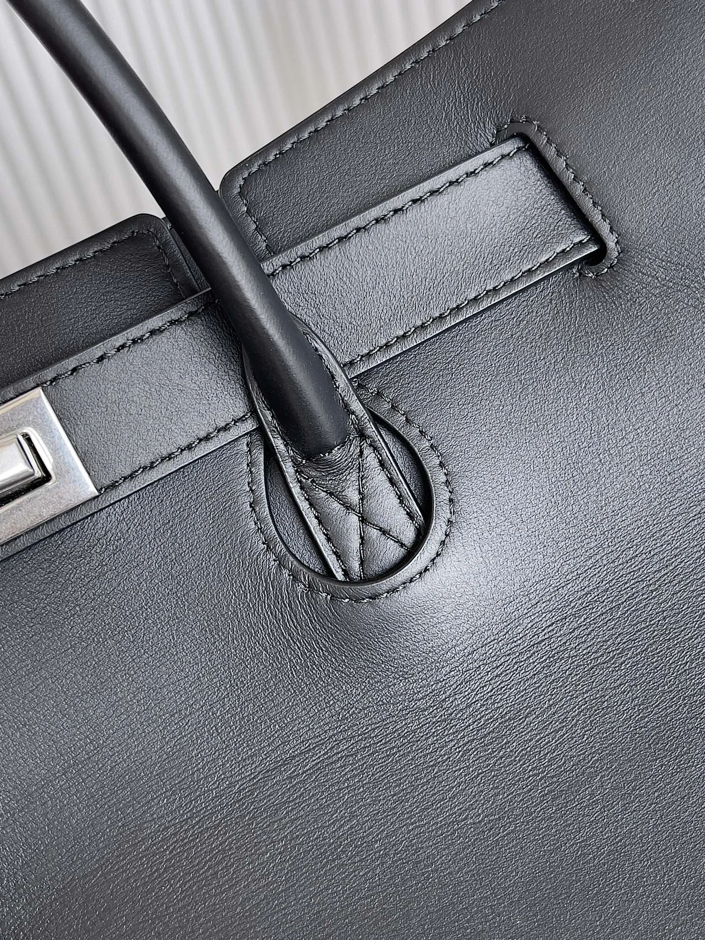 Sustainable Balenciaga Air Trumpet Bag - 30x20.5x12 cm  Design 60867