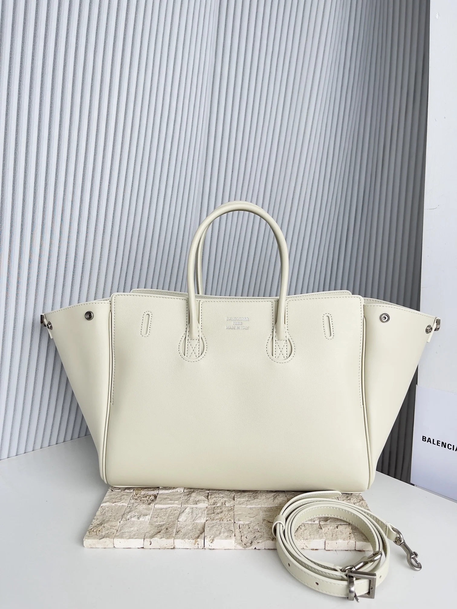 Balenciaga Air Trumpet Bag -  Luxury Satchel 30x20.5 cm Sophisticated 60868
