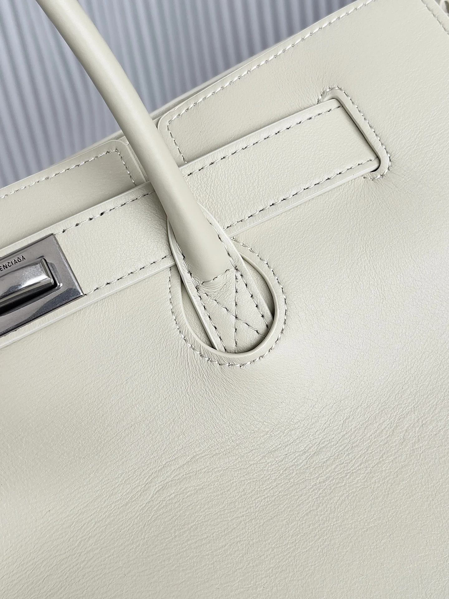 Balenciaga Air Trumpet Bag -  Luxury Satchel 30x20.5 cm Sophisticated 60868