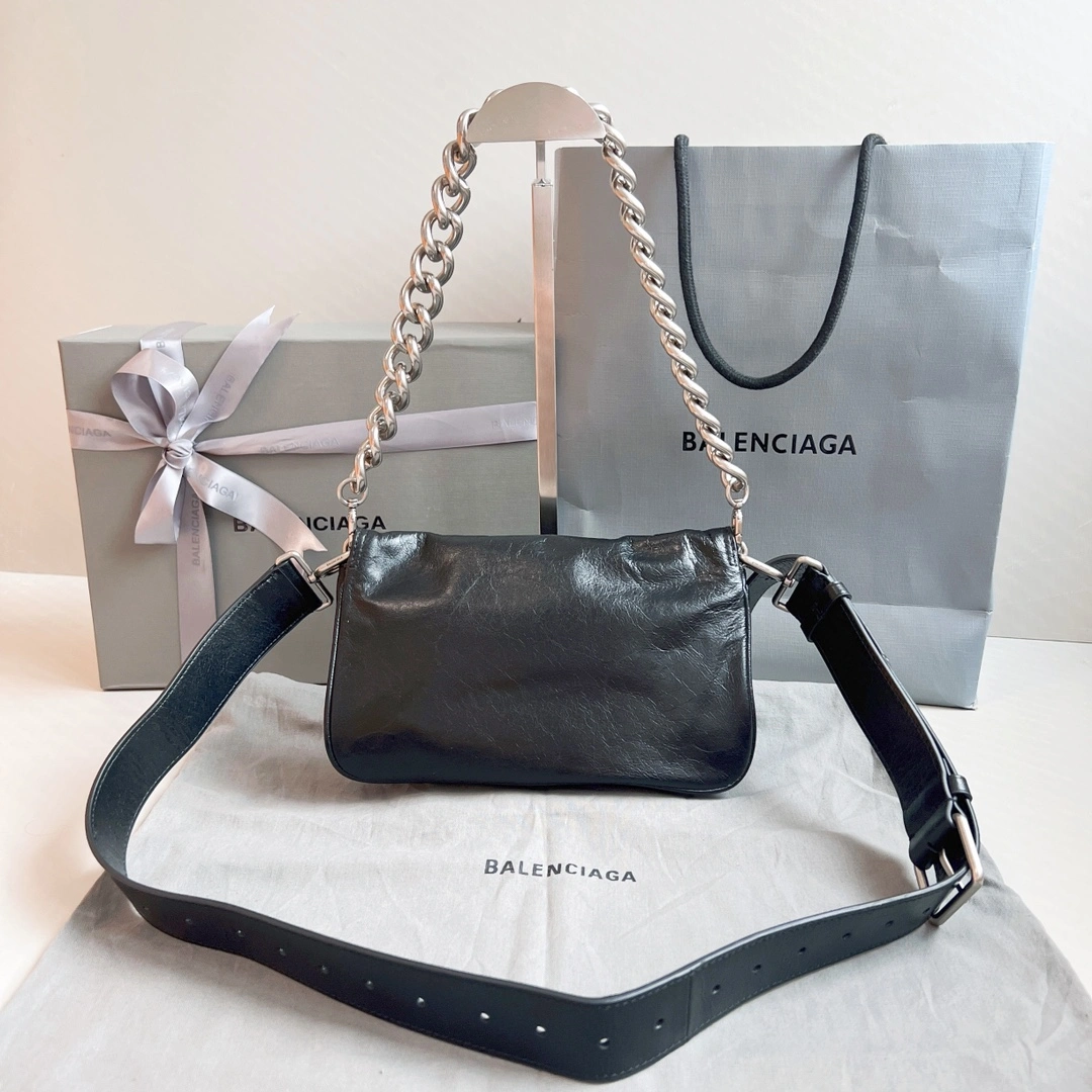 Balenciaga BB  Chain Bag - Small Oil Wax Black Elegance Supportive 60888