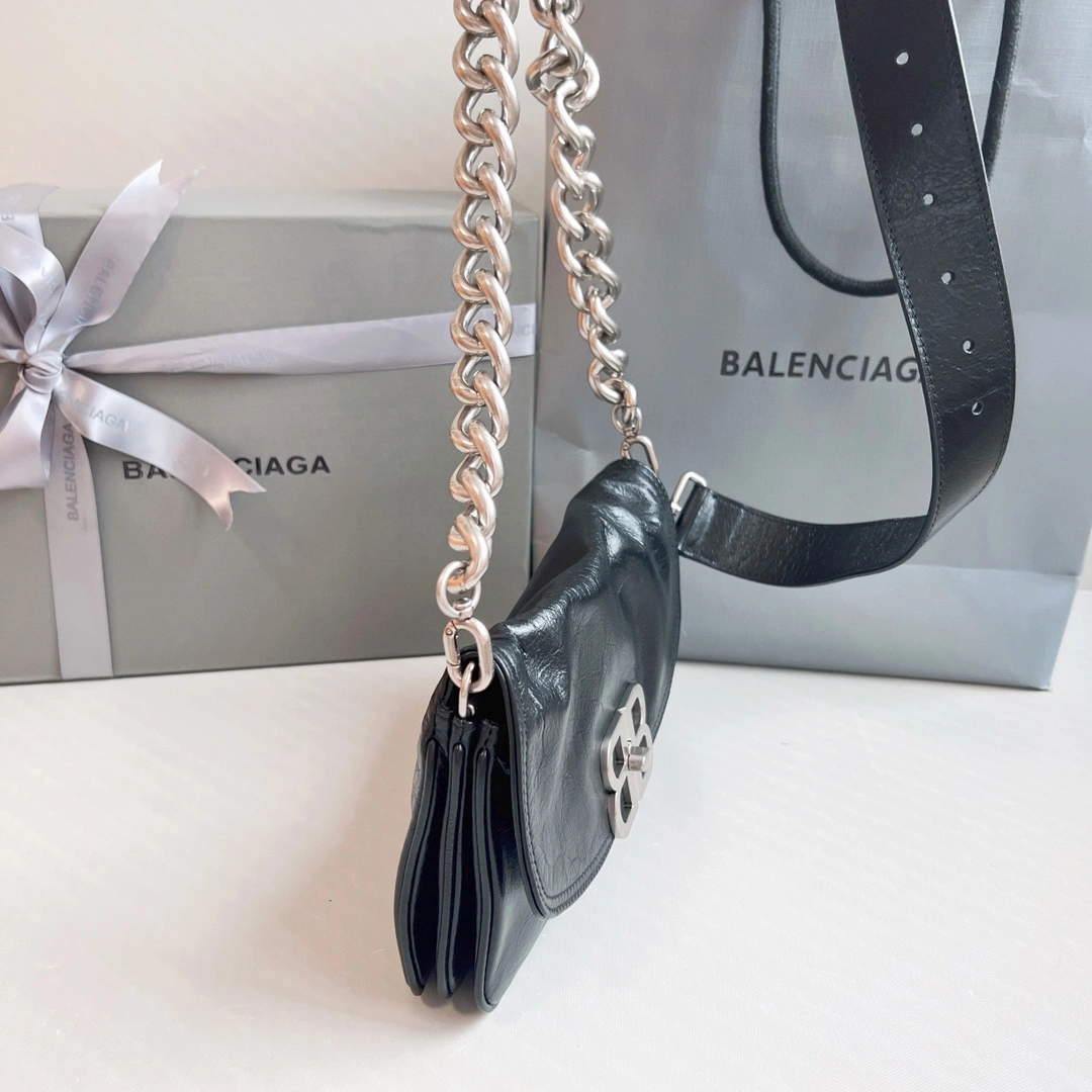 Balenciaga BB  Chain Bag - Small Oil Wax Black Elegance Supportive 60888