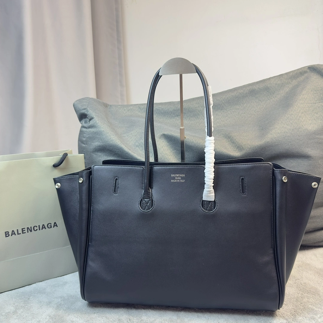 MoistureWicking Balenciaga Bel-Air Oversized  Calfskin Bag with Iconic Lock 64667