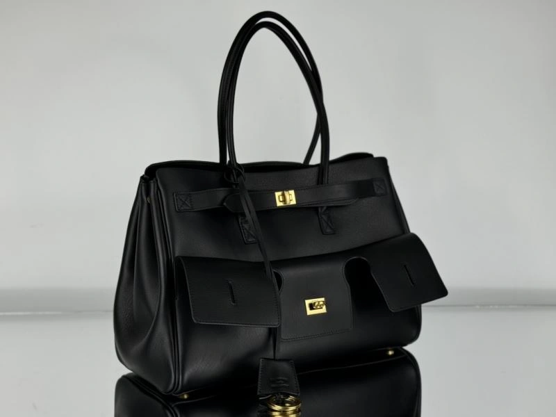 Balenciaga Black Gold Bel-Air Oversized  Calfskin Bag Classic 67012