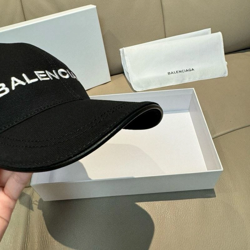 Balenciaga Caps Versatile 261552