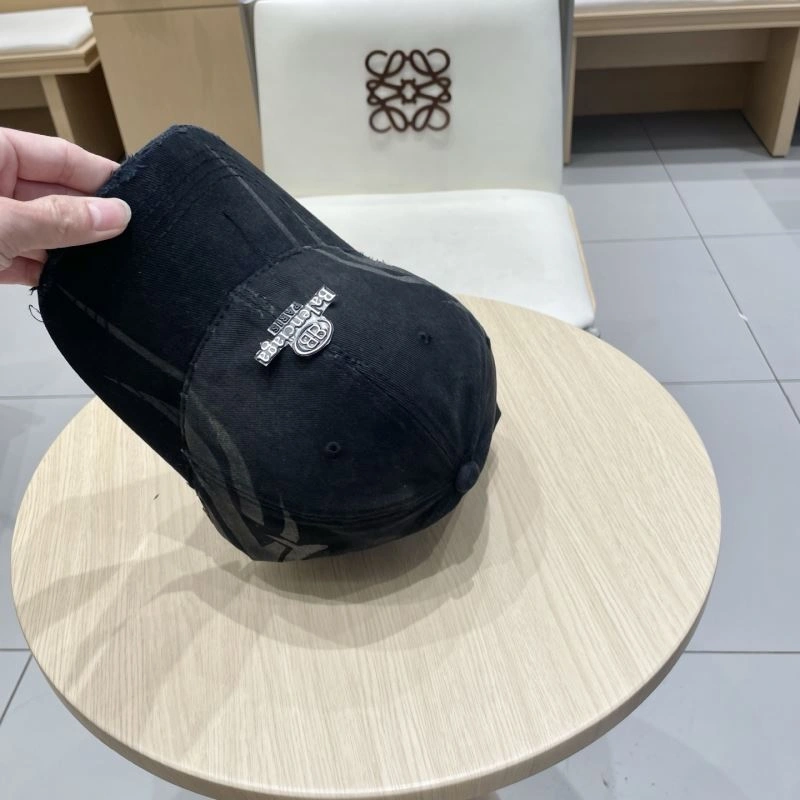 Versatile Balenciaga Caps 260818