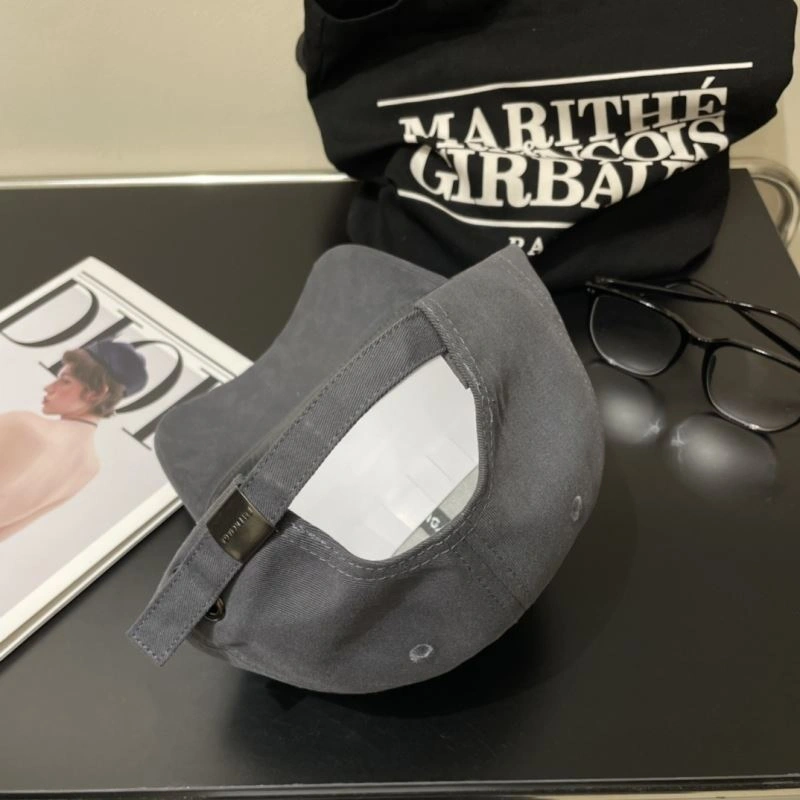 Balenciaga Caps Bold 260740